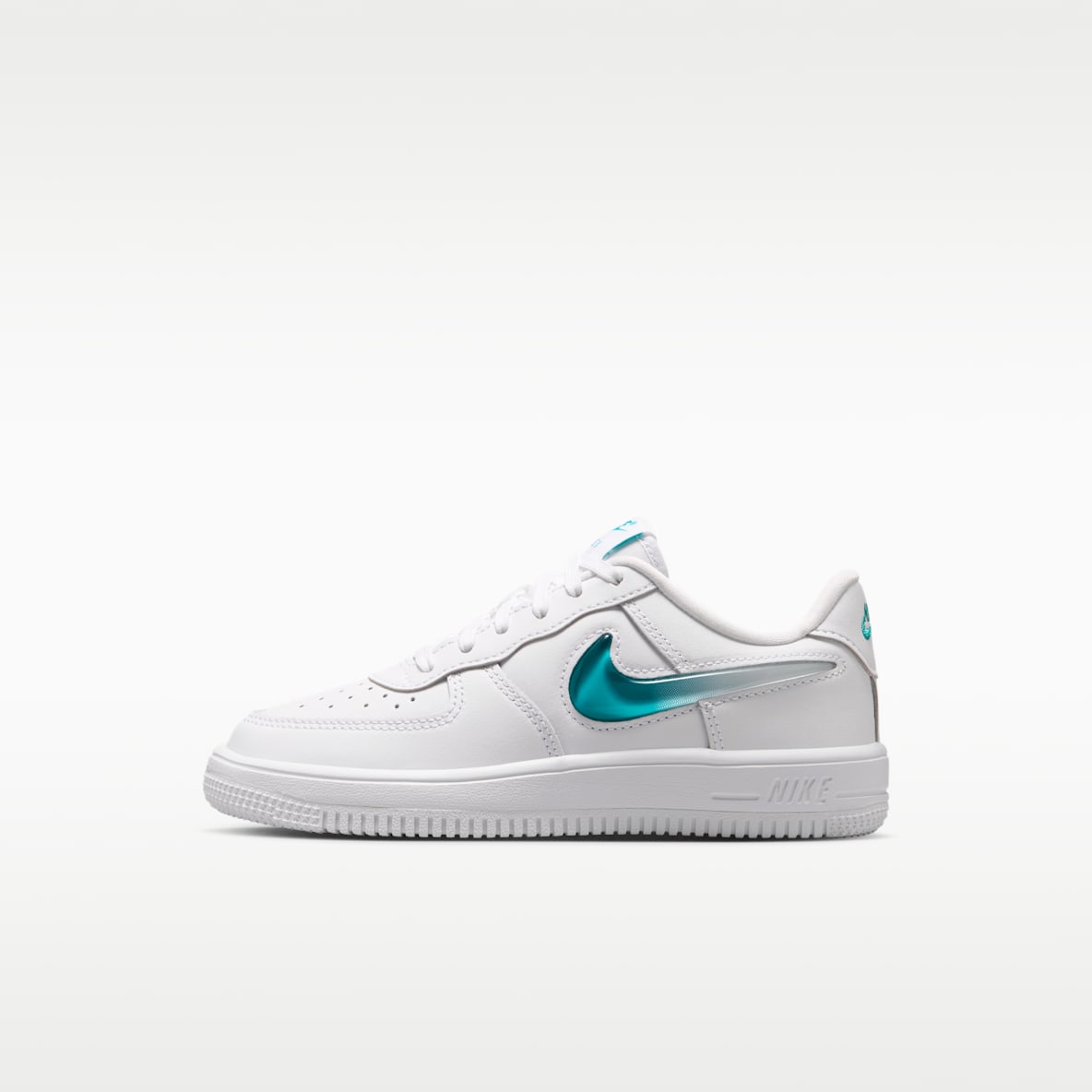 White Air Force 1. Nike CA